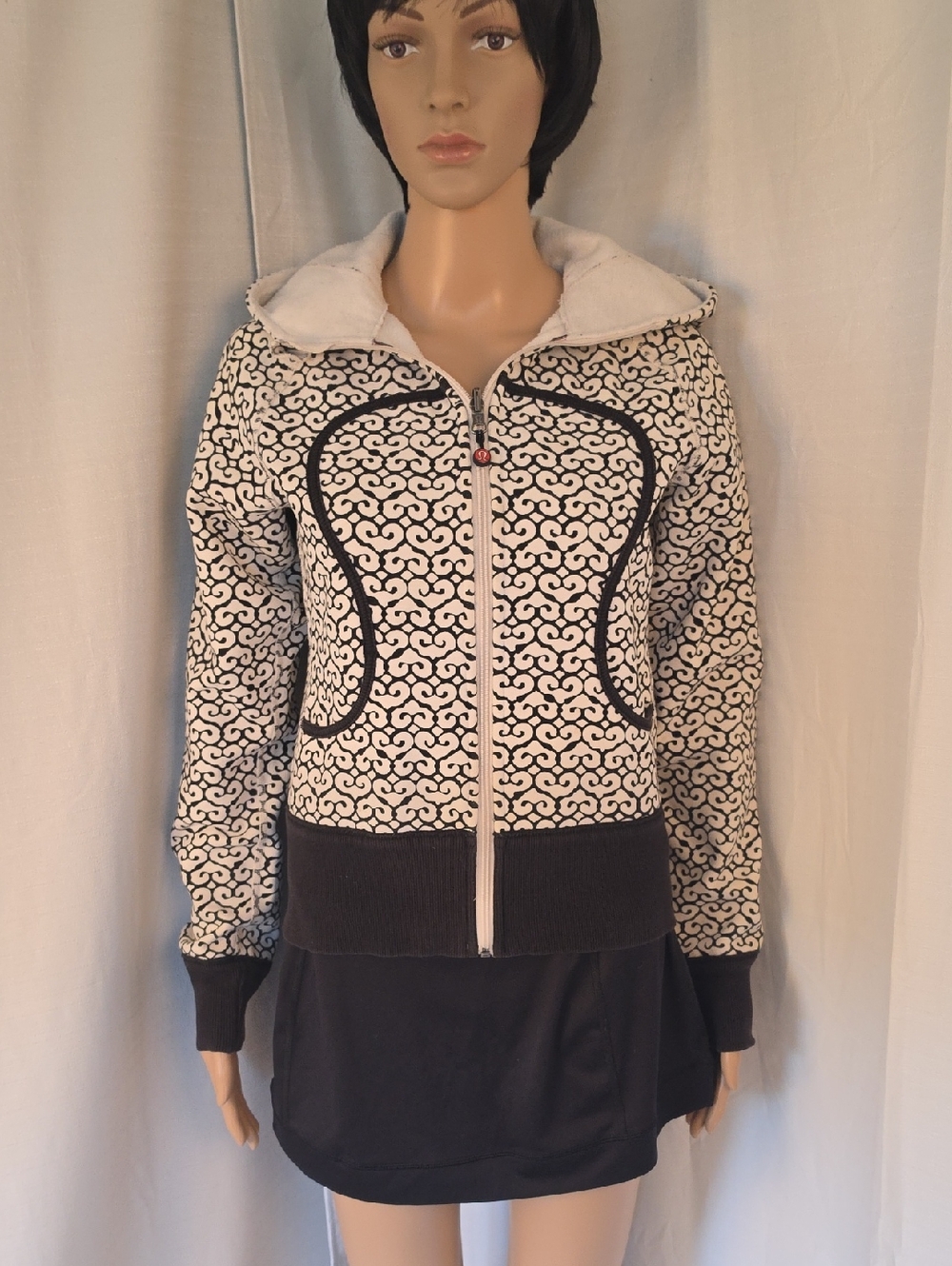Vintage Lululemon Athletica Black and White 70% Cotton Hoodie Jacket Size 8
